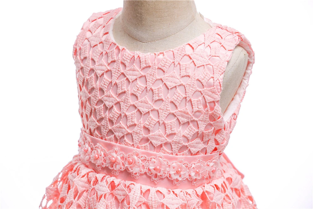 Женское вечернее платье до колен кружевное цвета слоновой кости с цветочным