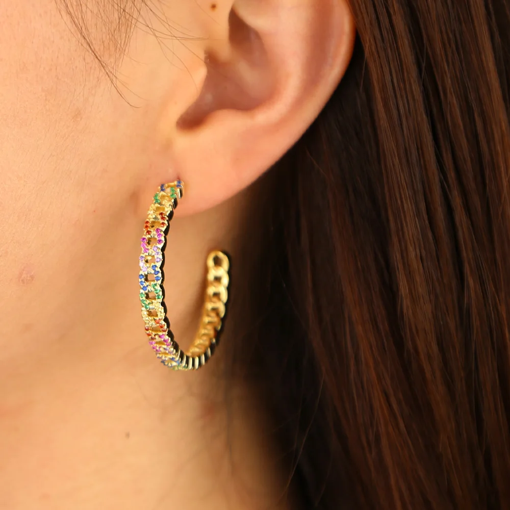 Женские большие полукруглые серьги-кольца золотые и серьги с разноцветными