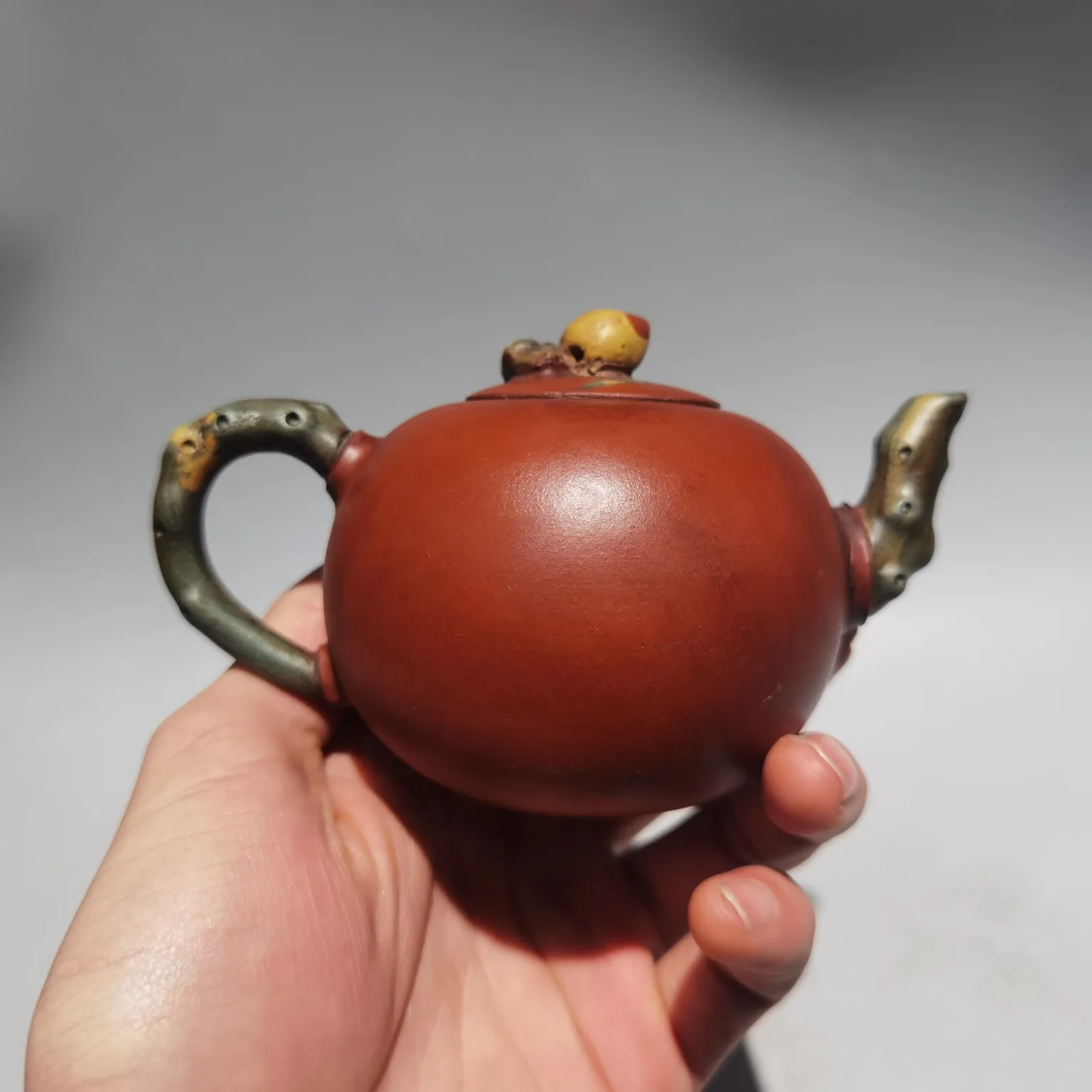 Керамика китайская Исин-цзыша 5 дюймов резной вручную чайник Xiaoshou с персиком