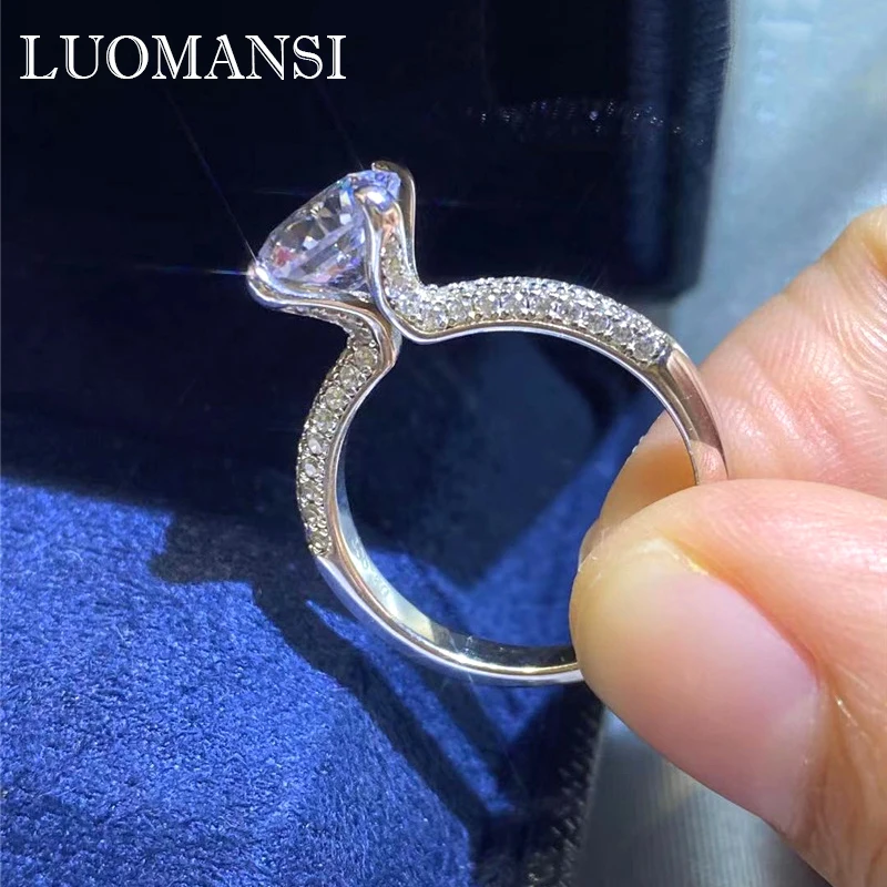 

Luomansi S925 Silver 1CT 6.5MM VVS1 Moissanite Queen Ring with GRA Certificate Wedding Party Woman Jewelry Gift