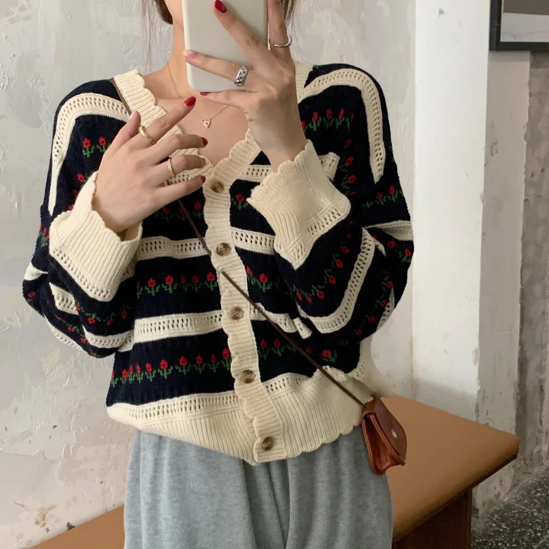 

Vintage Floral Single-breasted Knitted Cardigan Coat Women 2021 New Elegant Autumn Loose Hollow Out Sweaters Fashion Korean