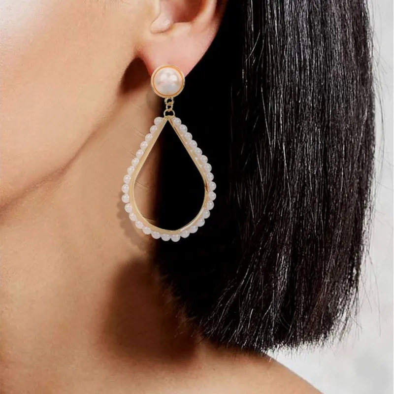 

Vintage Style Pearl Geometry Hollow Earrings Korean Womans Temperament Elegant Golden Pearl Eardrop Female Party Wedding Jewelry