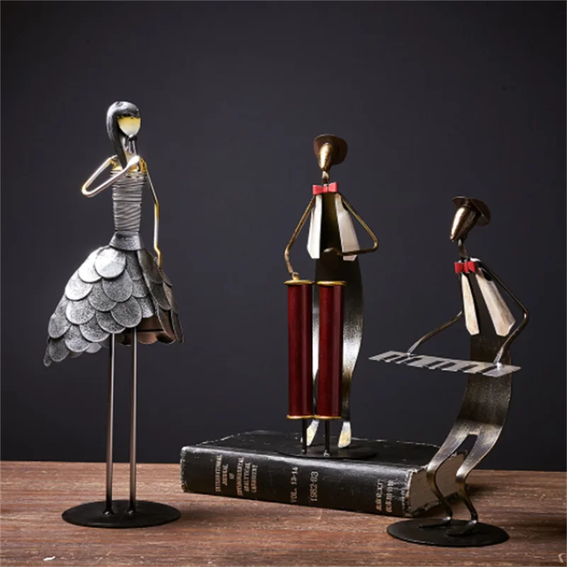 

Metal Musician Girl Decoration Wine Sculpture Craft Creative Desktop Decor Retro TV Cabinet Home Decoration Accessories