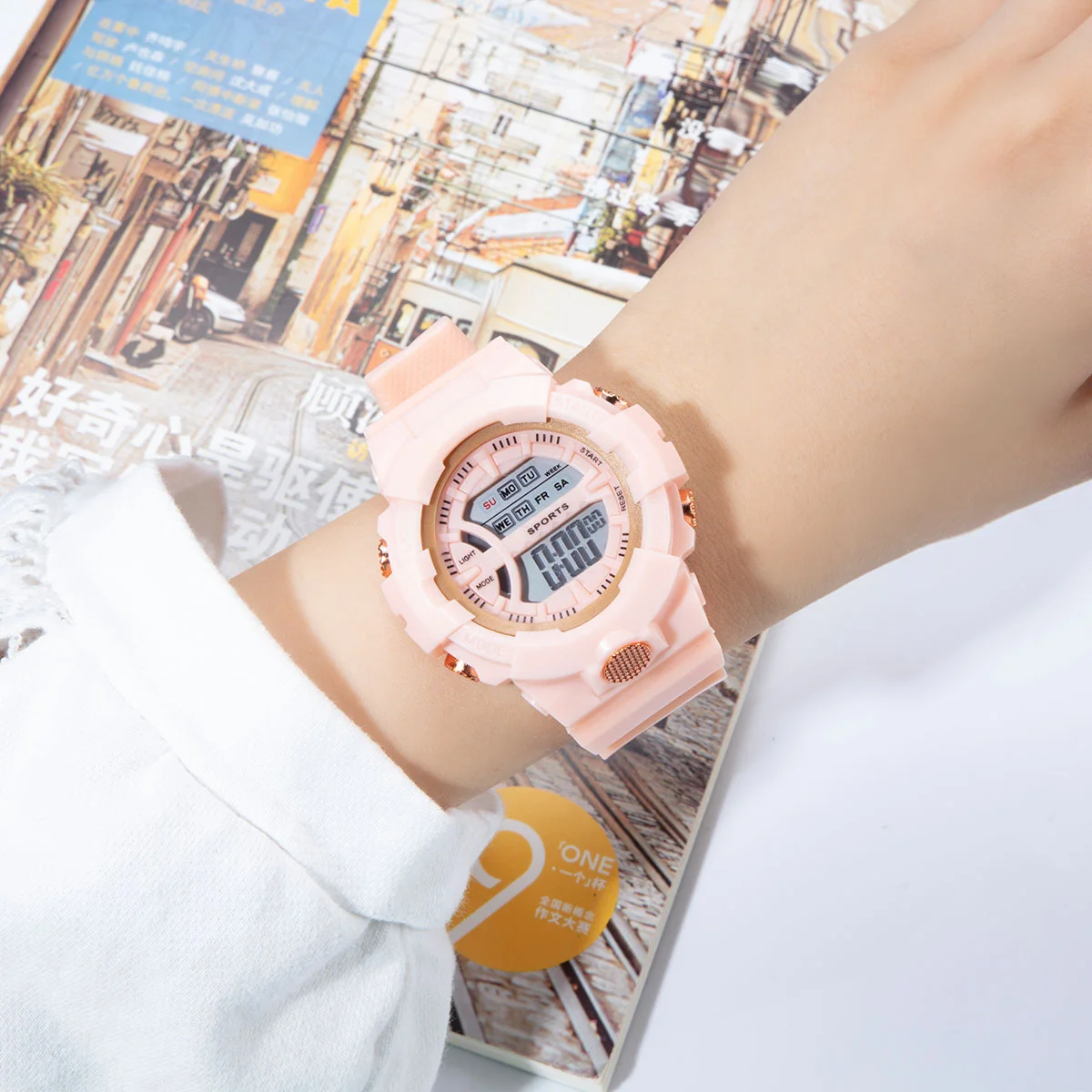 

Candy fashion watch Korean fashion sports waterproof children's electronic watch student luminous multifunctional watch