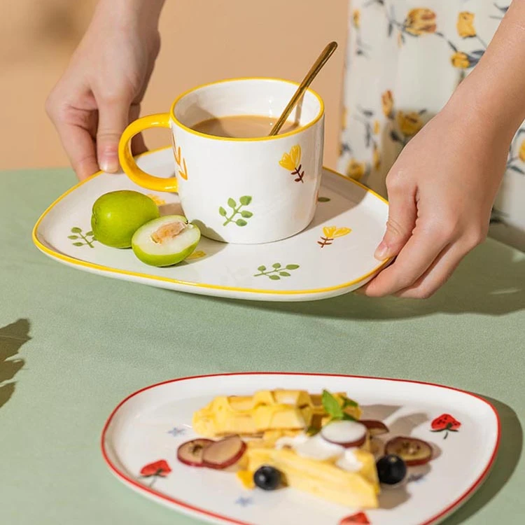 

Cute Luxury Coffee Cup Gift Ceramic Art Handmade Reuseable Coffee Cup and Saucer Set Afternoon Tea Tazas De Cafe Drinkware DG50B