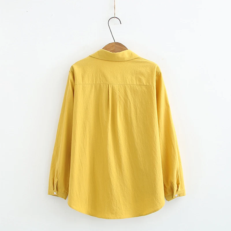 Осенняя женская рубашка с цветочной вышивкой и карманами хлопковая темно-синего