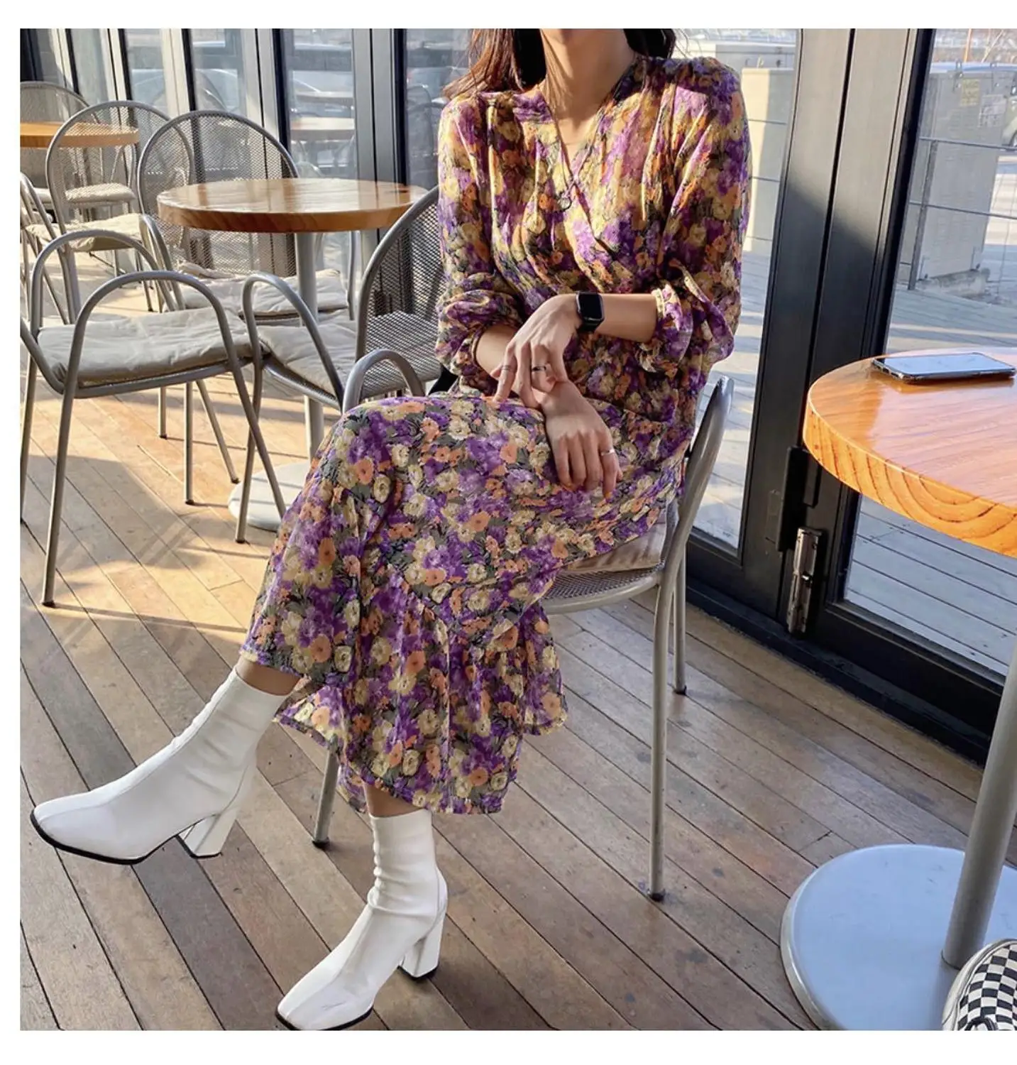 Модное женское платье с v-образным вырезом и цветочным принтом эластичной