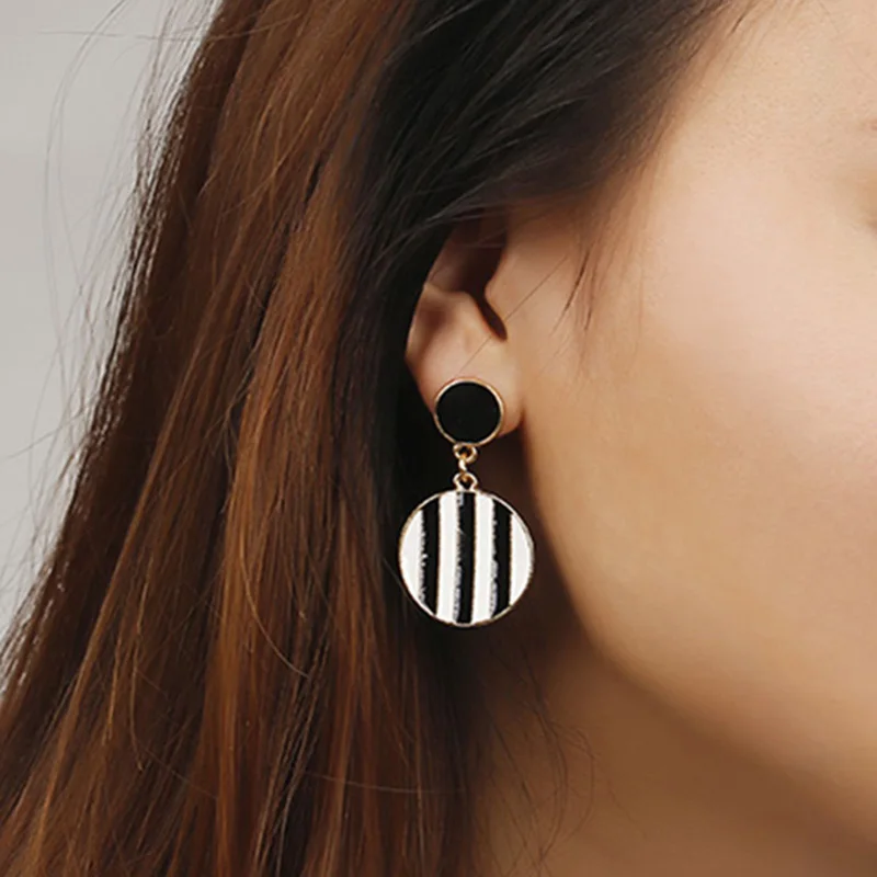 Корейская версия новой моды дизайн Геометрические треугольные круглые белые