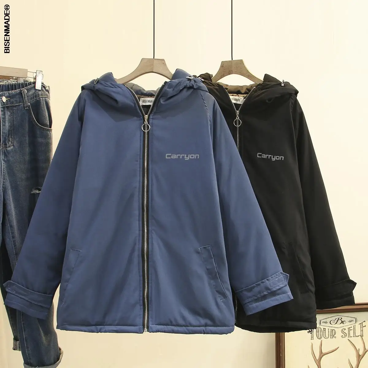 

Парка женская зимняя с капюшоном и надписью, батальных размеров