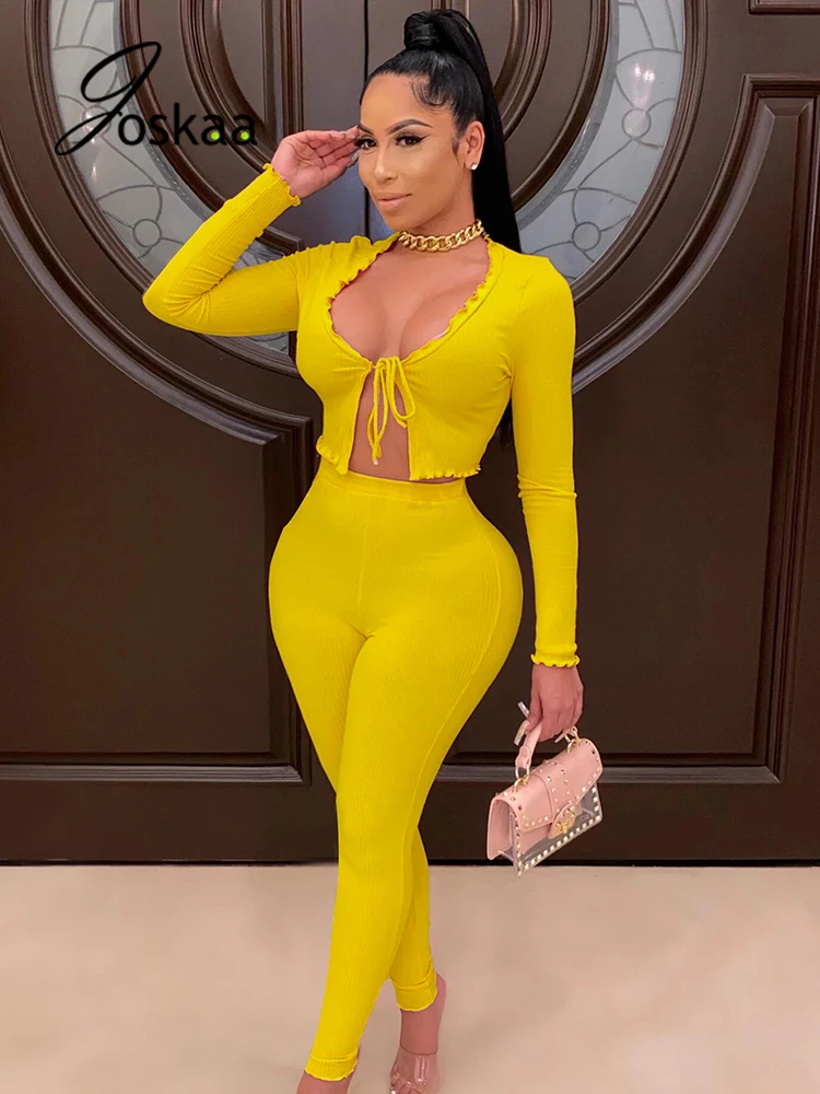 

Комплект женский из двух предметов Joskaa, однотонный вечерние короченный топ с длинными рукавами на шнуровке, брюки-карандаш, осень 2021