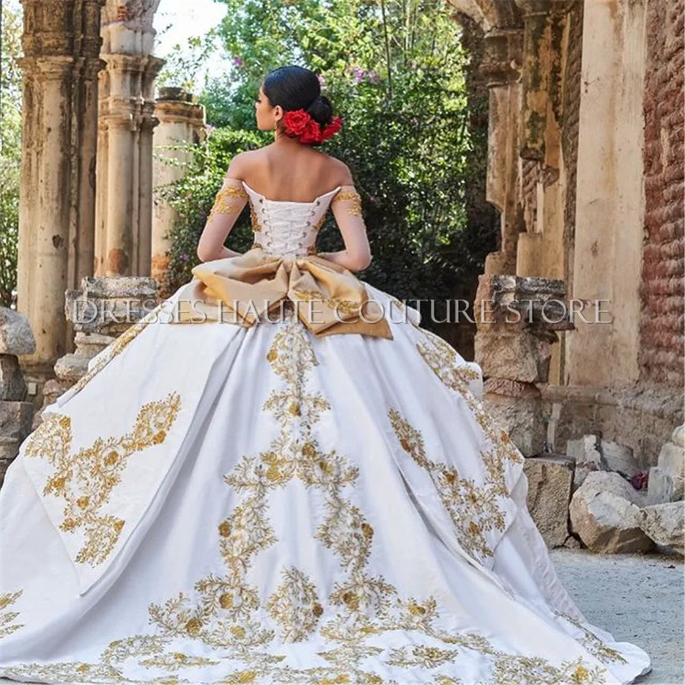 

Lace Ball Gown Quinceanera Dresses Off Shoulder Long Sleeve Tiered Appliques Crystal Beads Formal Prom Party Gowns