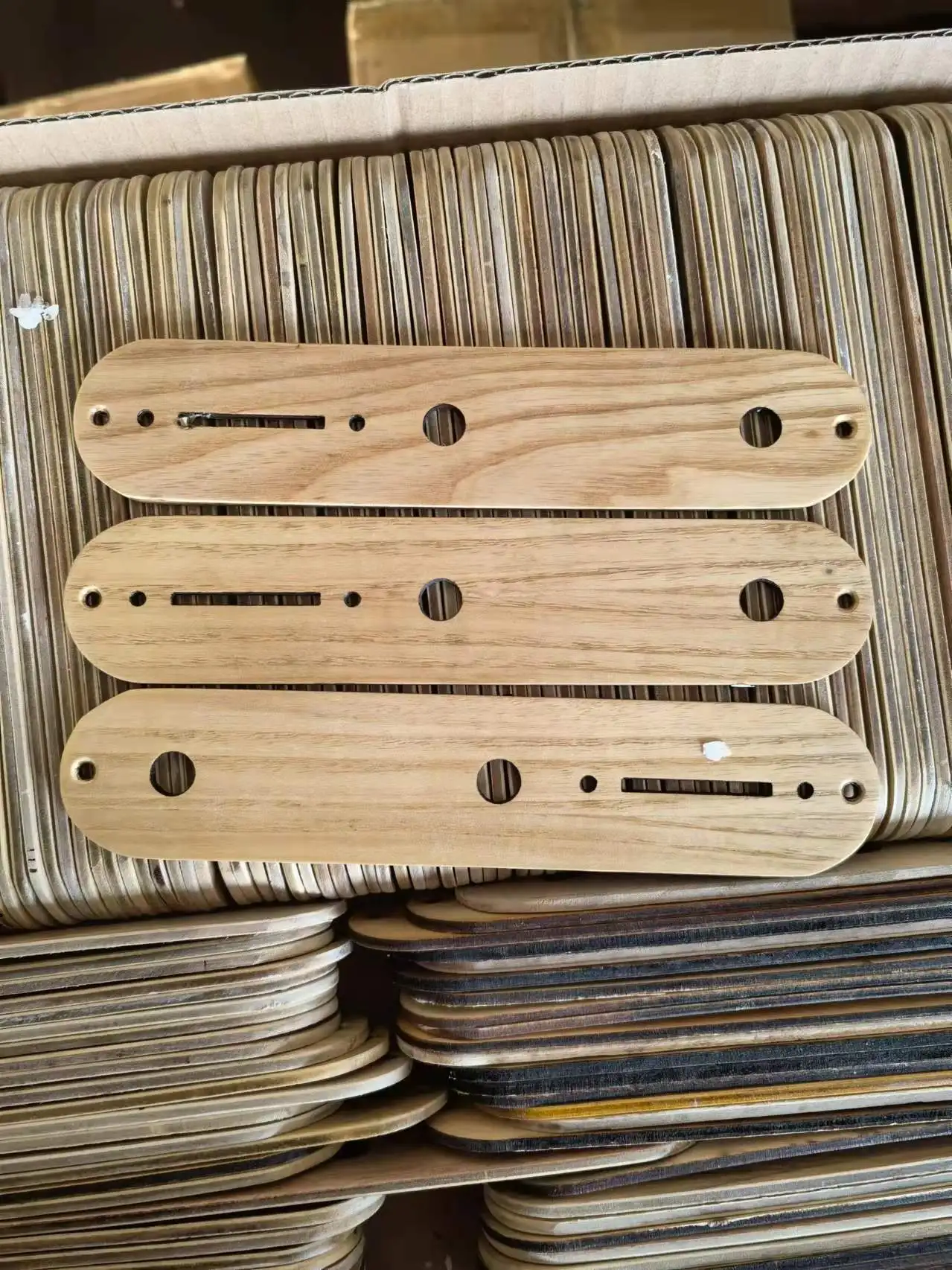 

Новая электрогитара Pickguard для Telecaster гитары Tele ASH wood 3-слойный клей