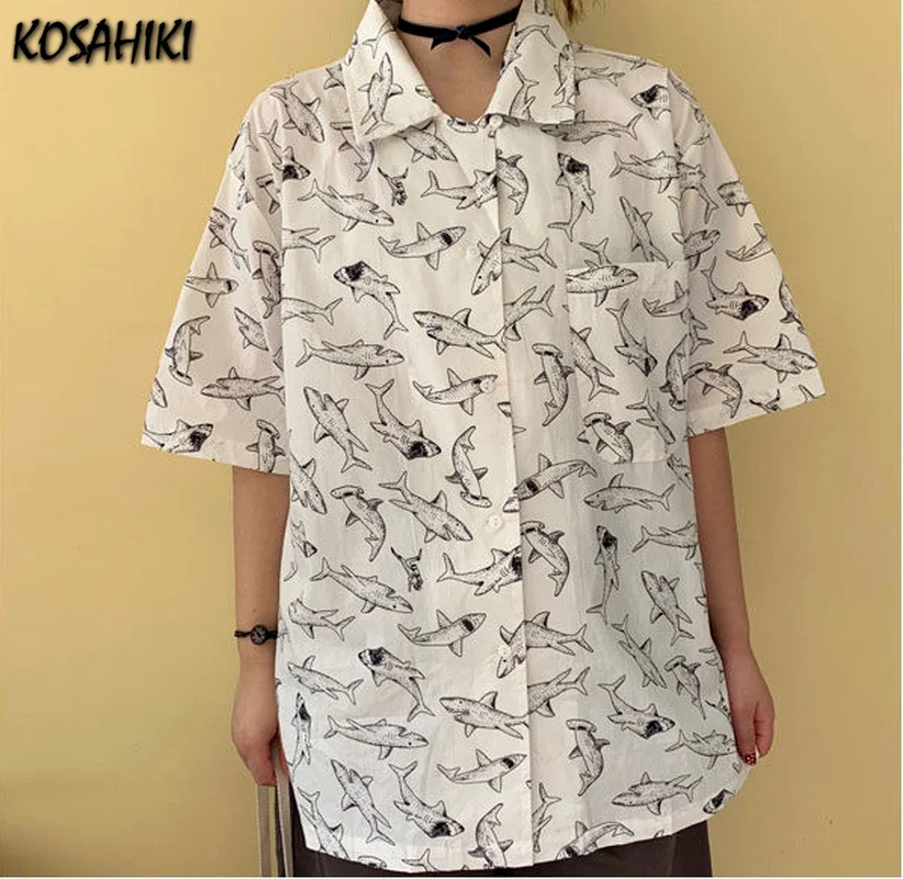 

KOSAHIKI 2021 Harajuku футболка с коротким рукавом в стиле ретро Стиль все соответствующие свободного кроя с принтом акулы молодых мужчин и женщин, по...