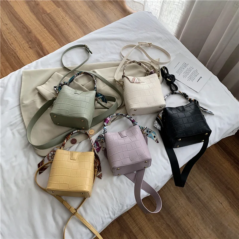 

Crocodile Pattern PU Leather Crossbody Bags For Women 2020 Summer High Quality Bucket Handbags Lady Shsoulder Small Travel Bag