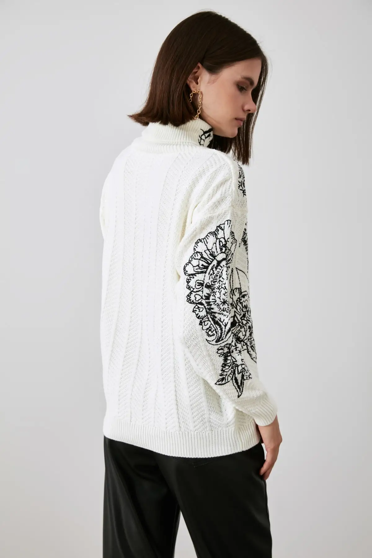 

Trendyol Embroidered Knitwear Sweater TWOAW21KZ1655