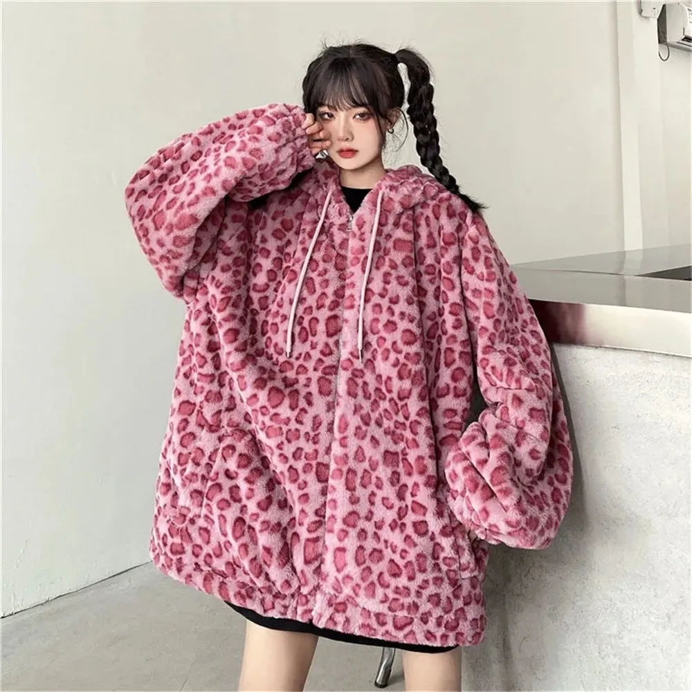 Женская куртка с леопардовым принтом зимняя утепленная свободная большого
