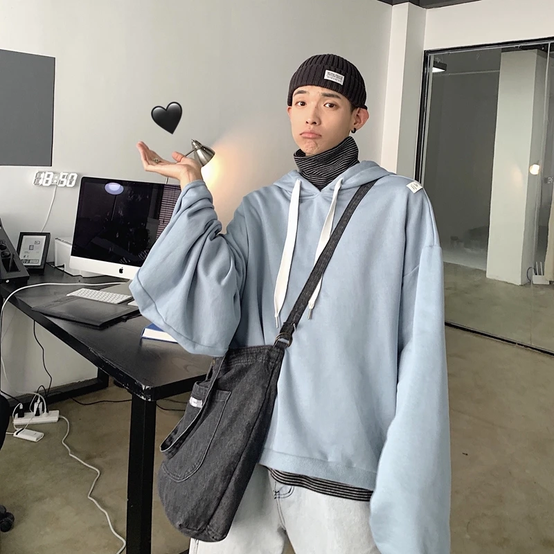 Свободная однотонная кофта с капюшоном большими рукавами синего черного или