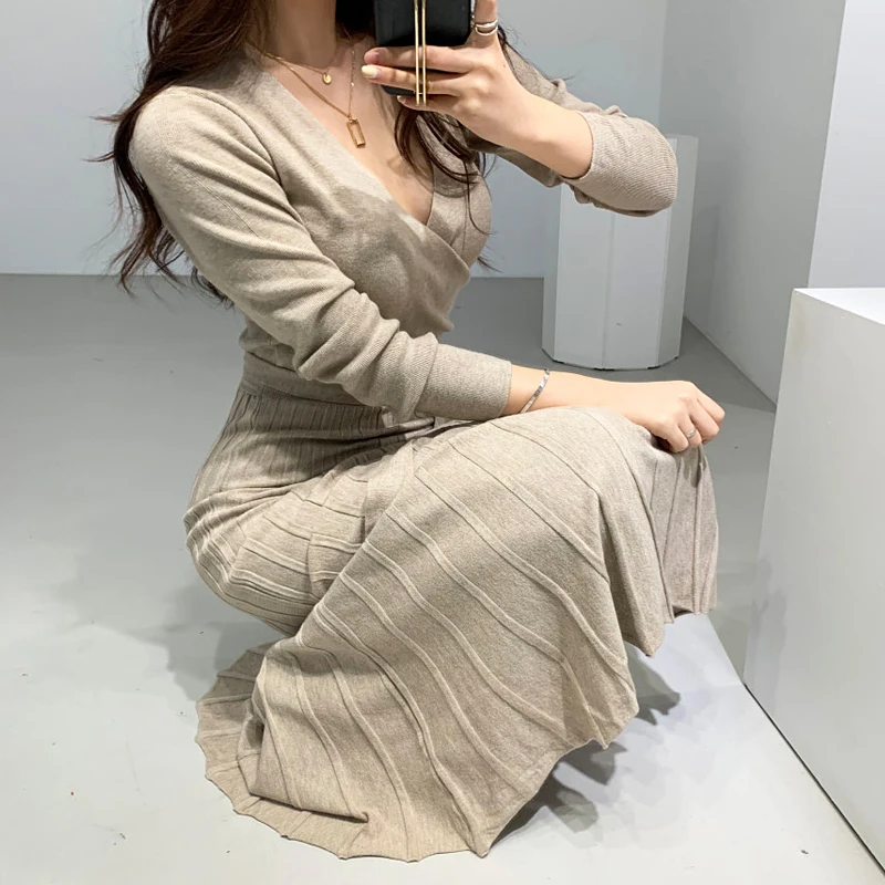 Женское вязаное платье свитер BGTEEVER облегающее ТРАПЕЦИЕВИДНОЕ с v образным