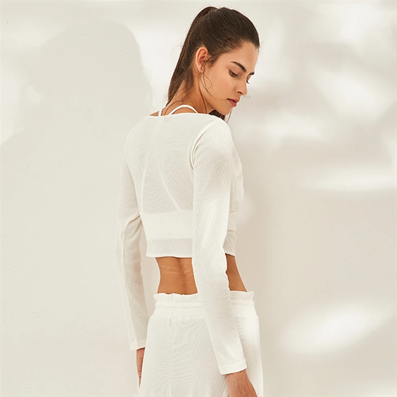 Женский ТРИКОТАЖНЫЙ УКОРОЧЕННЫЙ ТОП в рубчик для занятий йогой и фитнесом с