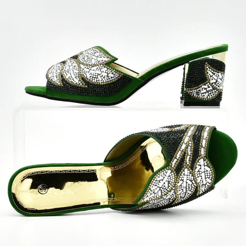 Новейшая модель комплект из туфель и сумочки зеленого цвета в африканском стиле