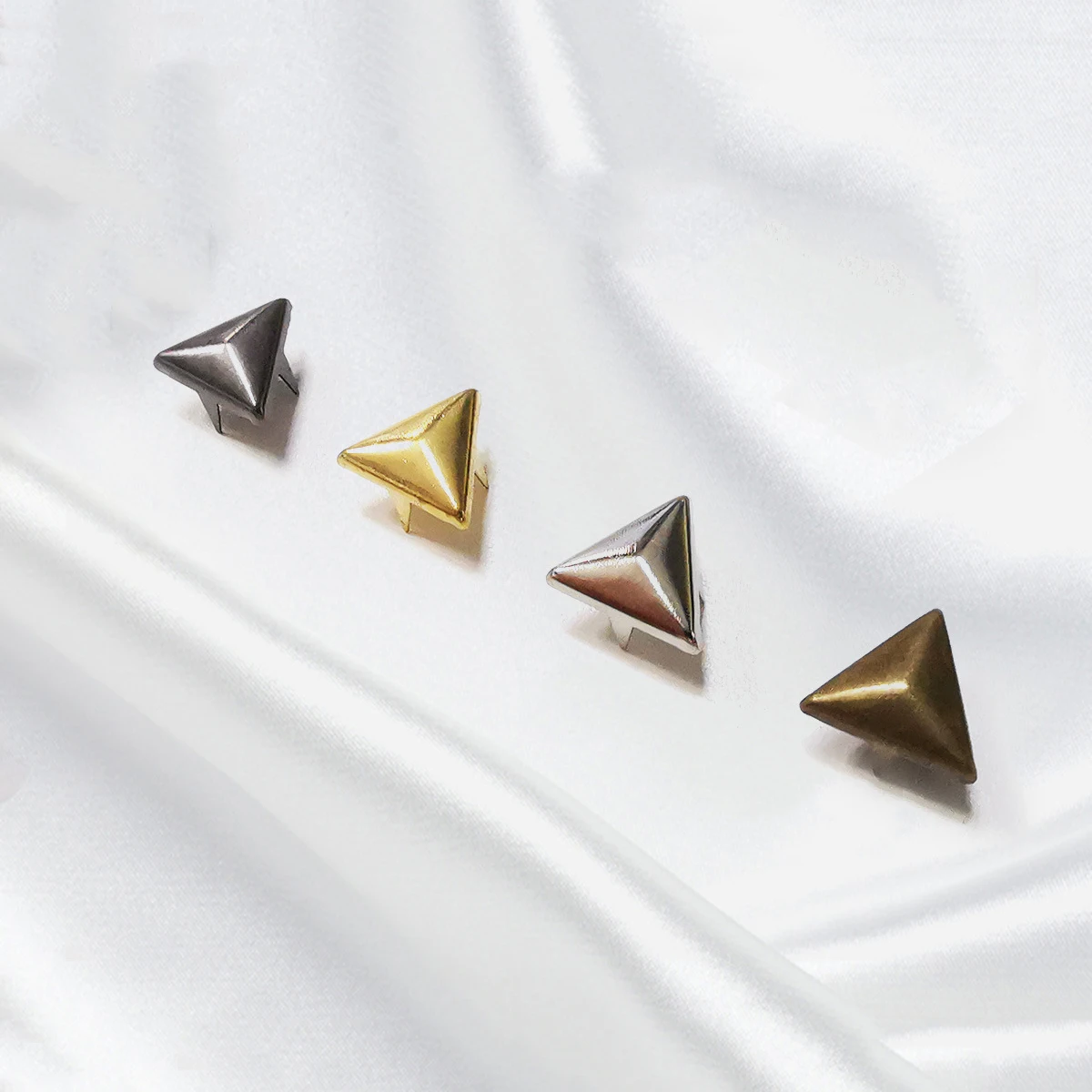 Латунные Треугольные заклепки в форме когтей 100 комплектов модные для одежды