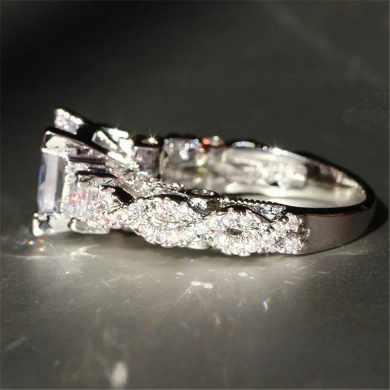 Женское классическое кольцо из серебра 100% пробы с искусственным бриллиантом