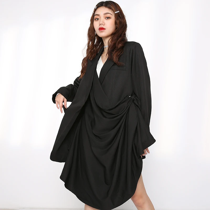

[EAM] Women Black Pleated Irregular Long Blazer New Lapel Long Sleeve Loose Fit Jacket Fashion Spring Autumn 2021 1DC05801
