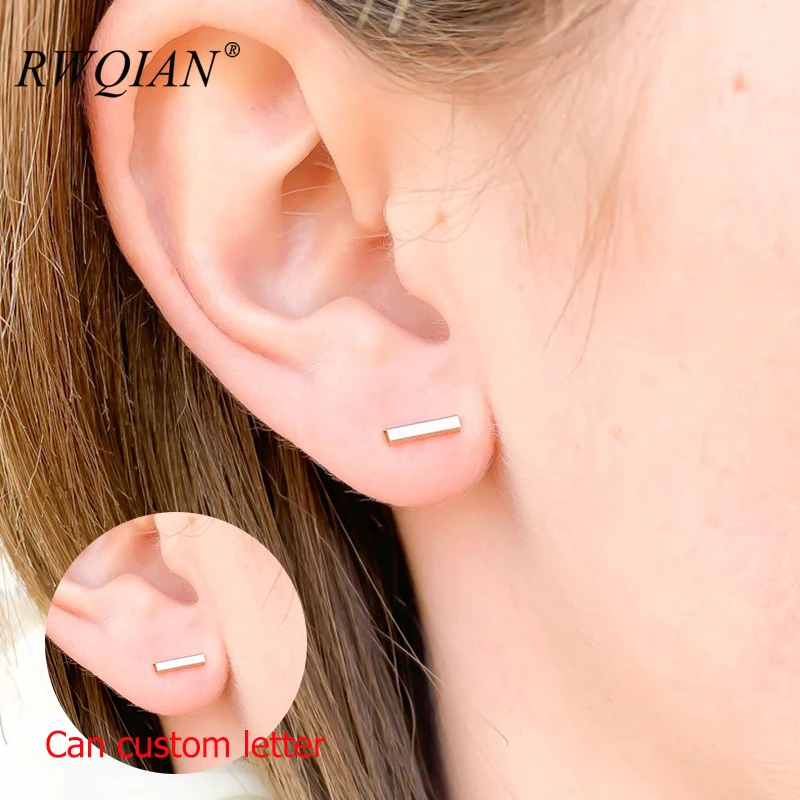 Женские серьги гвоздики в стиле панк золотистые из нержавеющей стали форме буквы