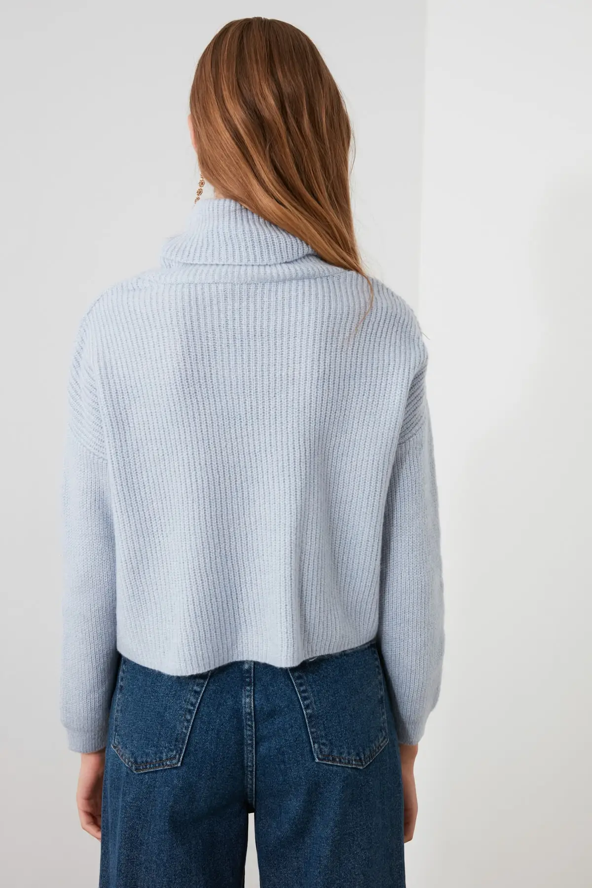 

Trendyol Turtleneck Crop Knitwear Sweater TWOAW21KZ1898