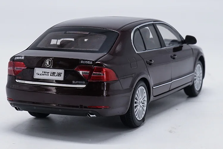 1:18 Skoda Superb сплав модель автомобиля статические металлические модельные автомобили оригинальная коробка для коллекции подарков