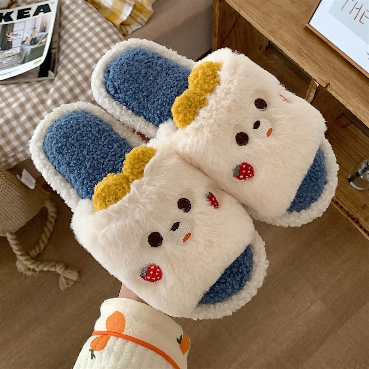 2021 new cute couple fashion cartoon pattern bear adult autumn and winter non-slip warm indoor fluffy slippers home shoes women