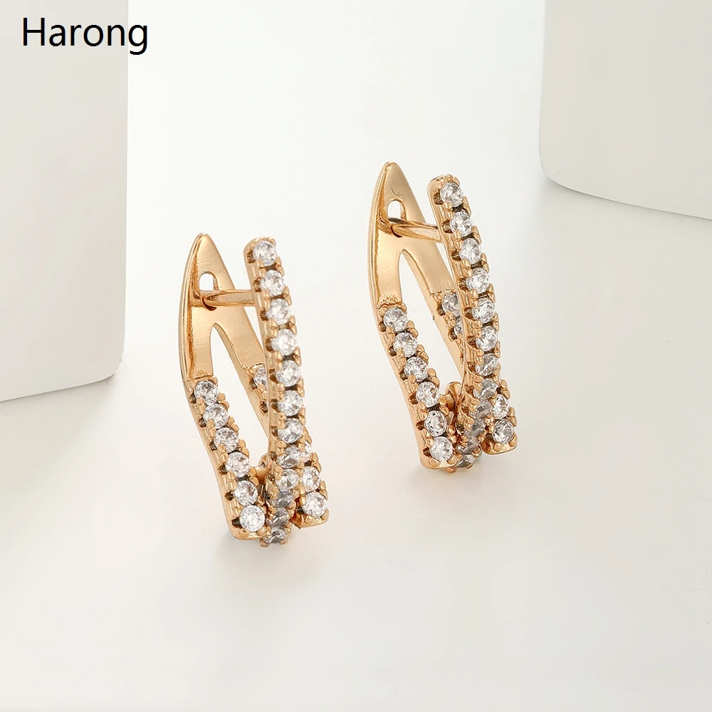 

Personality Triangle Geometric Copper Stud Earrings Inlaid Rhinestone Crystal Sparkling Jewelry Accessories Earrings For Woman