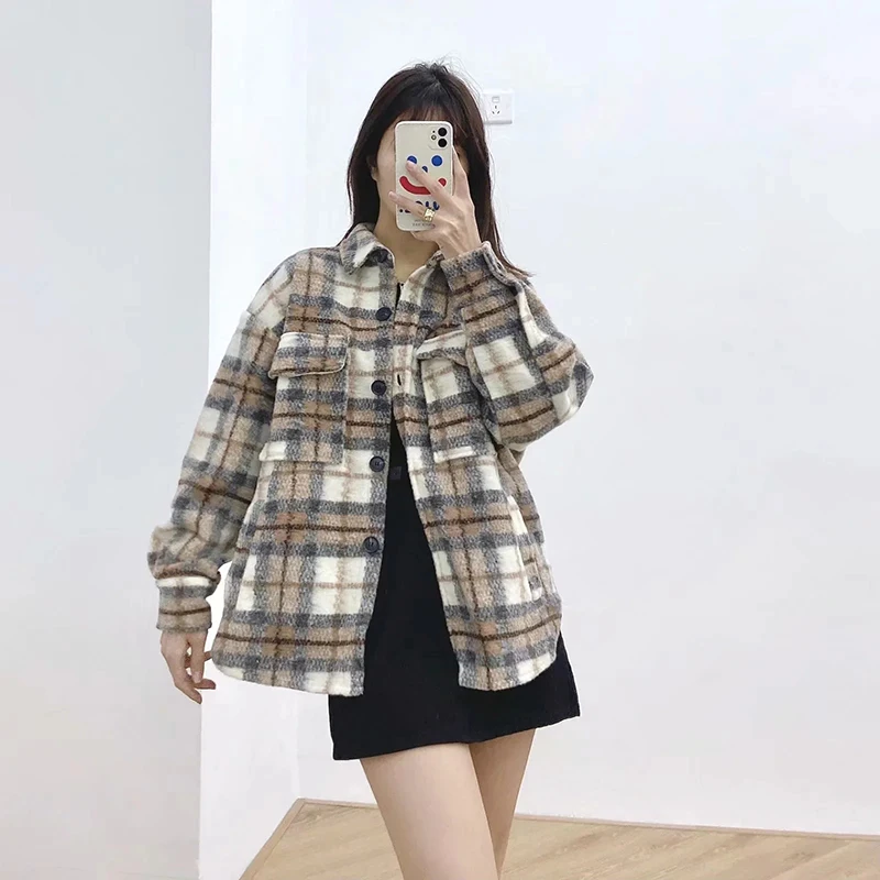 

Women's Fashion British Style Oversized Shirt Jacket Lapel Long Sleeve Single Breasted Loose Casual Street Clothing