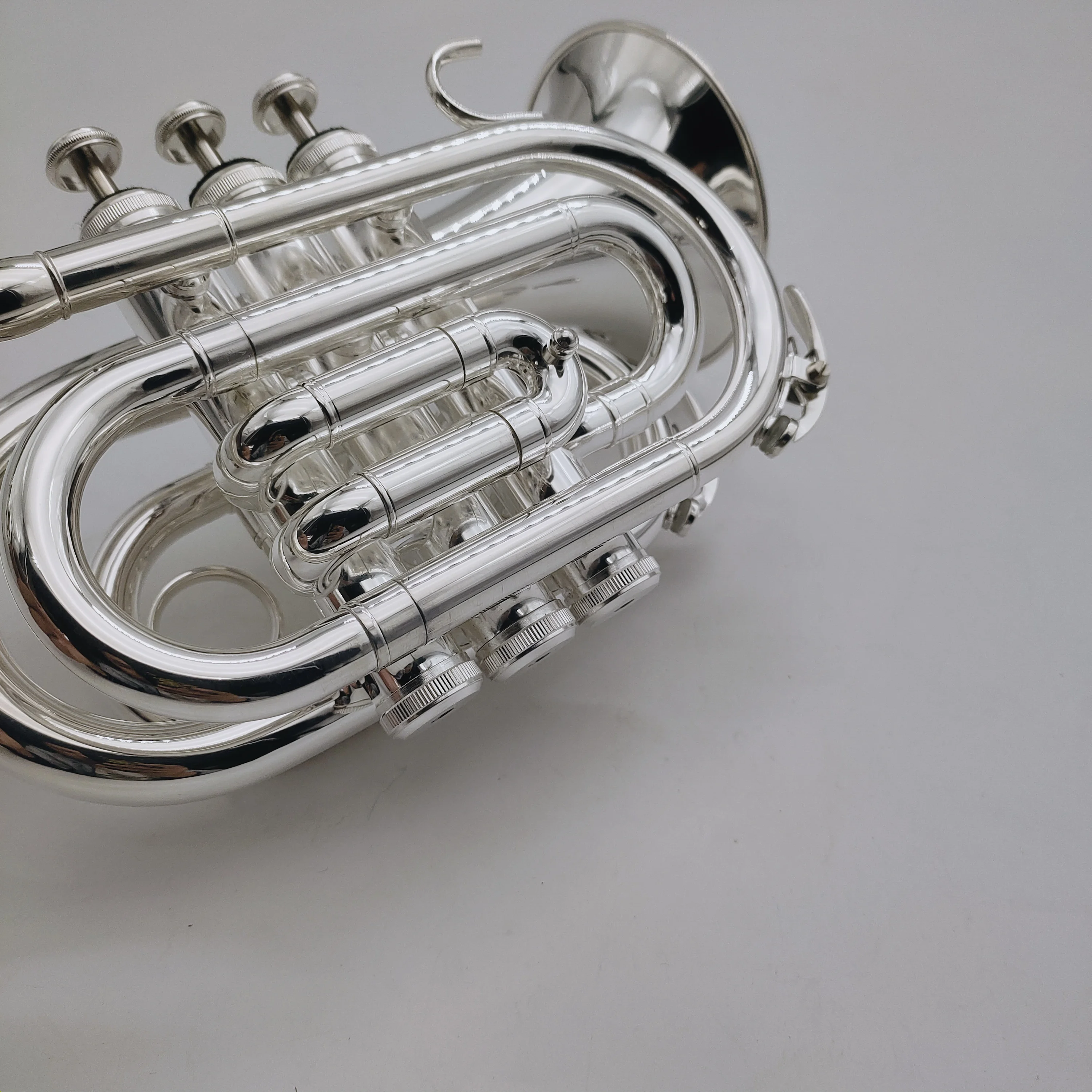 Профессиональный музыкальный инструмент Bach TR6500 Bb карманная труба с серебряным