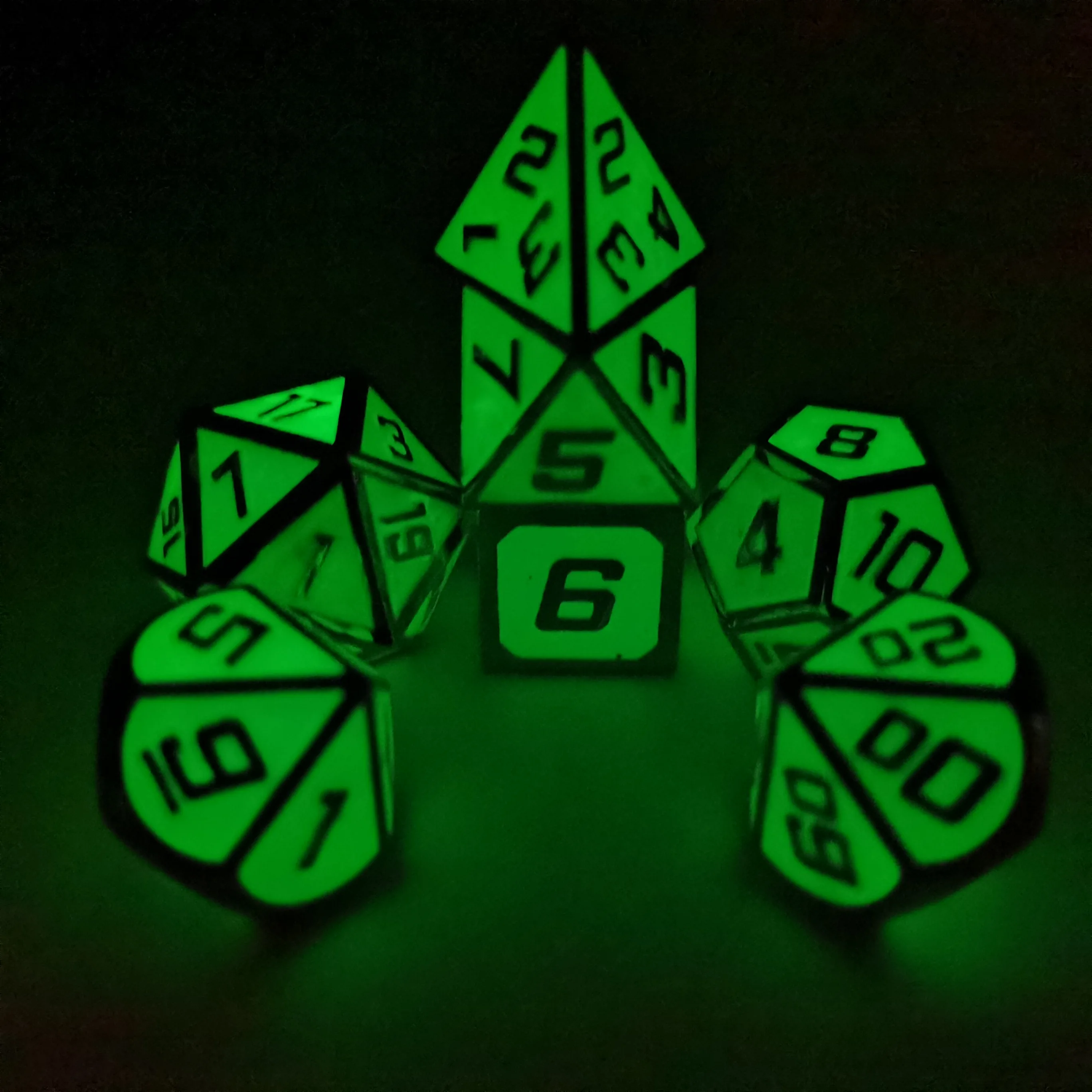 CesieLyn Ночная светящаяся металлическая игра в кости набор DnD 7 шт. RPG Dice MTG D & D4 D6 D8 D10 D12