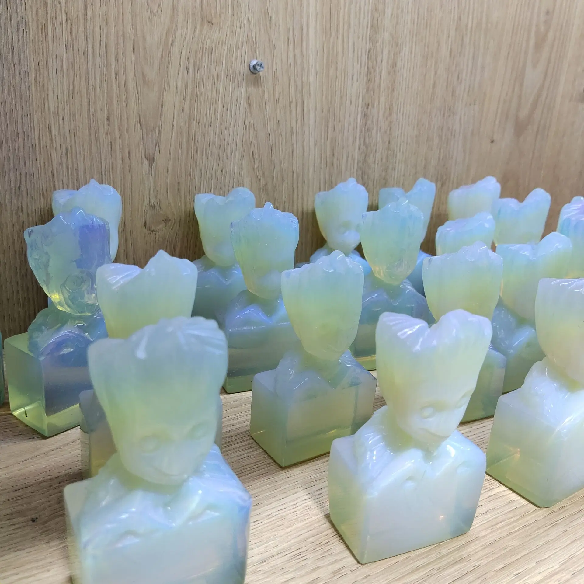 

Natural opal Groot crystal craft statue decoration Reiki stone statue home study quartz art therapy guardian strong magnetic