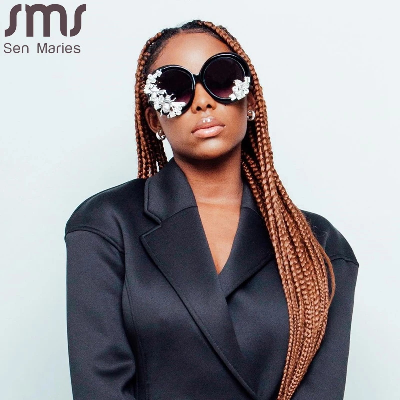 Большие круглые солнцезащитные очки для женщин тренд 2021 стразы со стразами