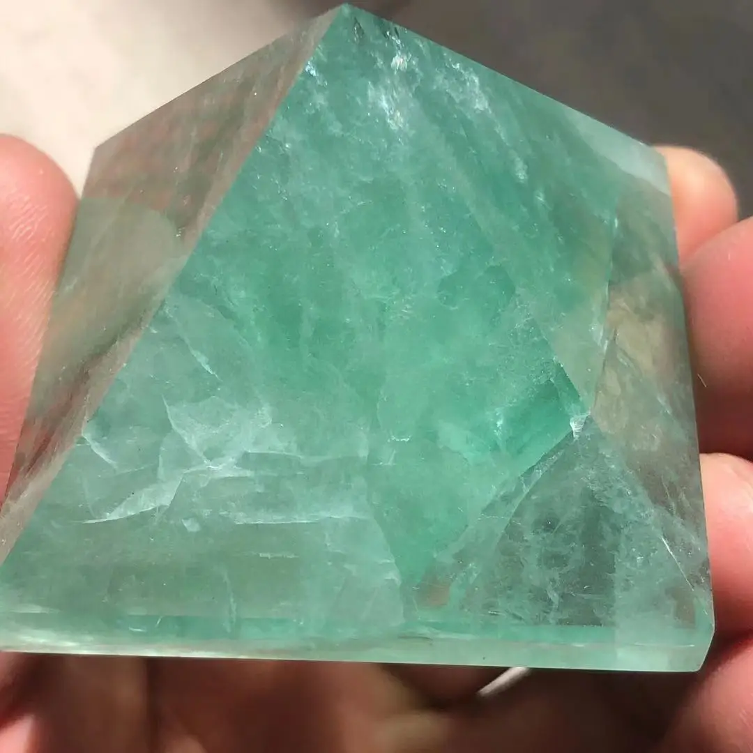 

The top!!Green stone pyramid, healing natural quartz pyramid