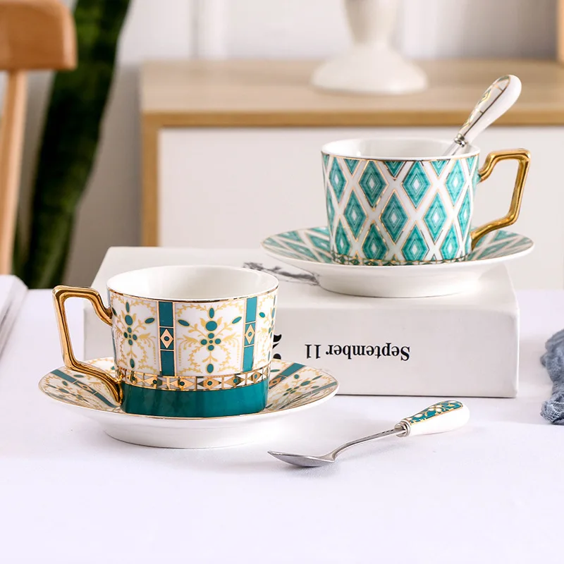 

Luxury British Ceramic Coffee Mug Saucer Spoon Set Coffee Cups Home Breakfast Cup Porcelain Teacup Drinkware Set Creative Gift