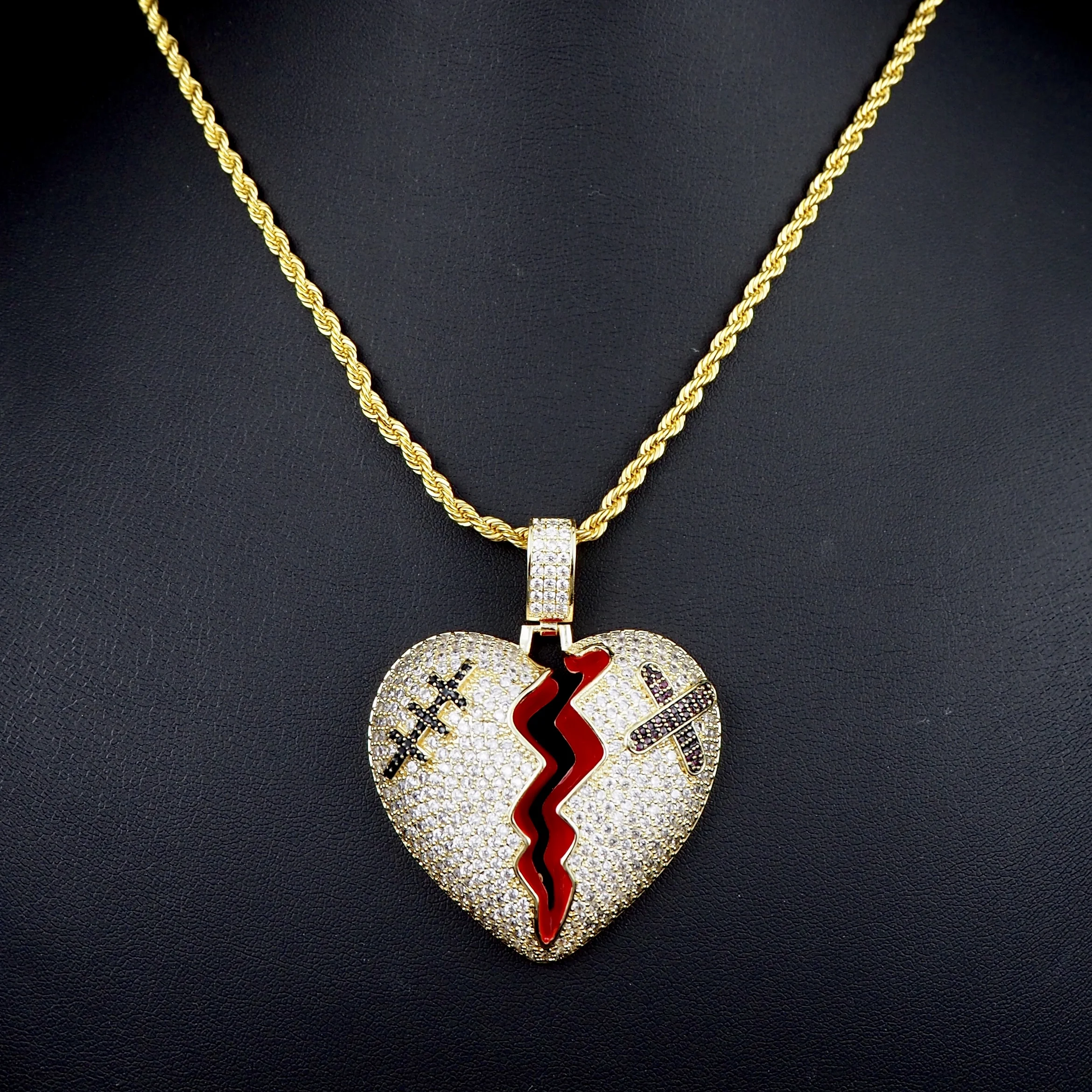 

New Broken heart pendant necklace hip-hop European and American men's jewelry