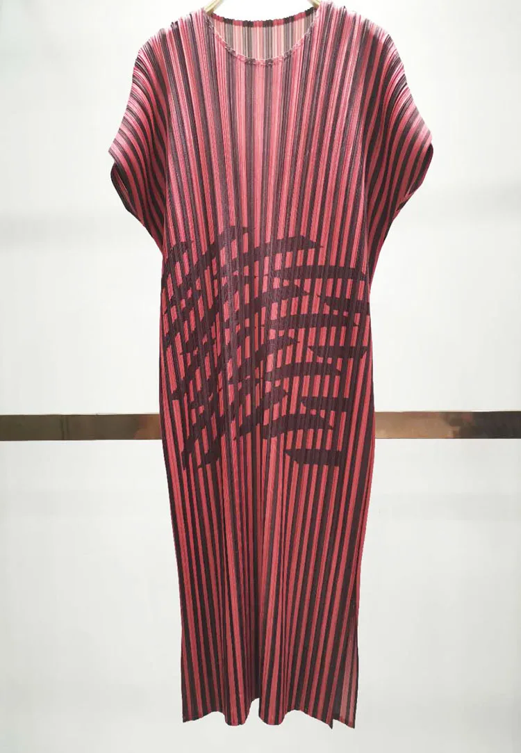 

Summer Dress For Women 45-75kg 2020 New Stripes Big Stretch Miyake Pleated Round Neck Short Sleeved Loose Casual Split Dresses