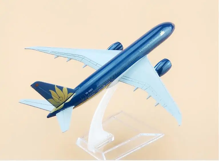 Модель самолета из металлического сплава для вьетнамских авиаперевозок B787