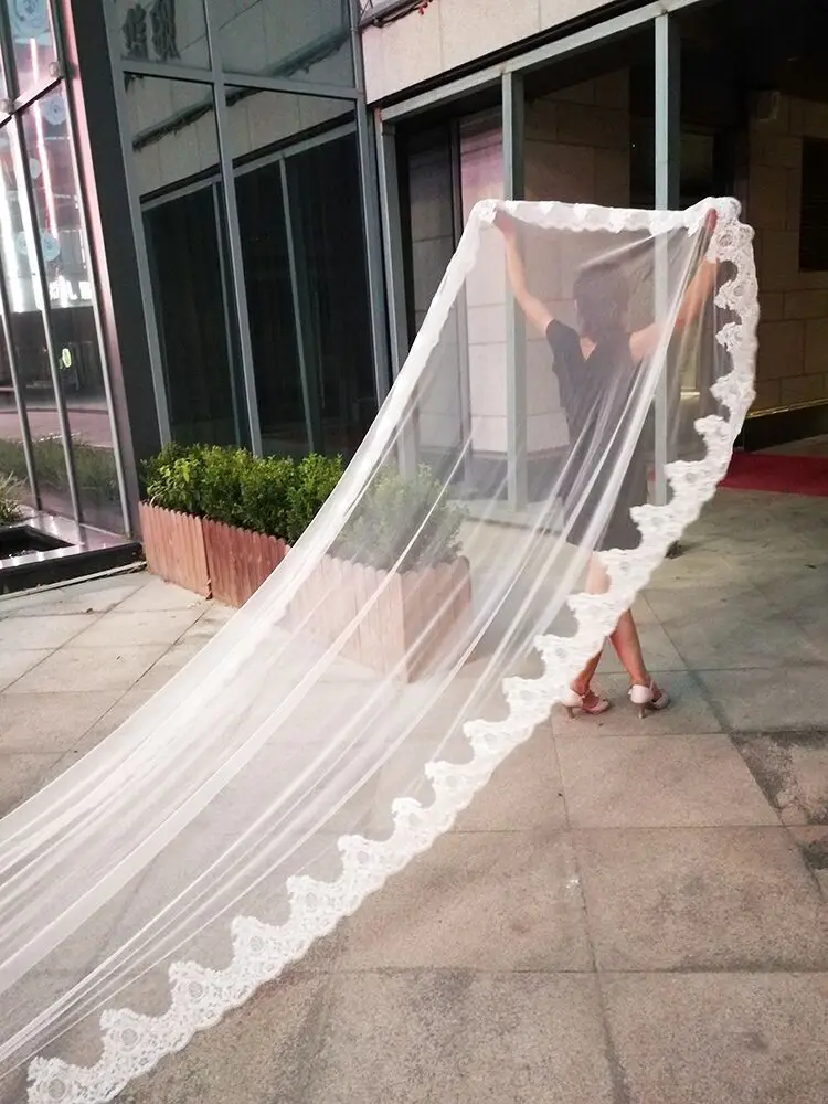 Длинная свадебная фата для невесты однослойная с кружевом Цвет Белый/слоновой