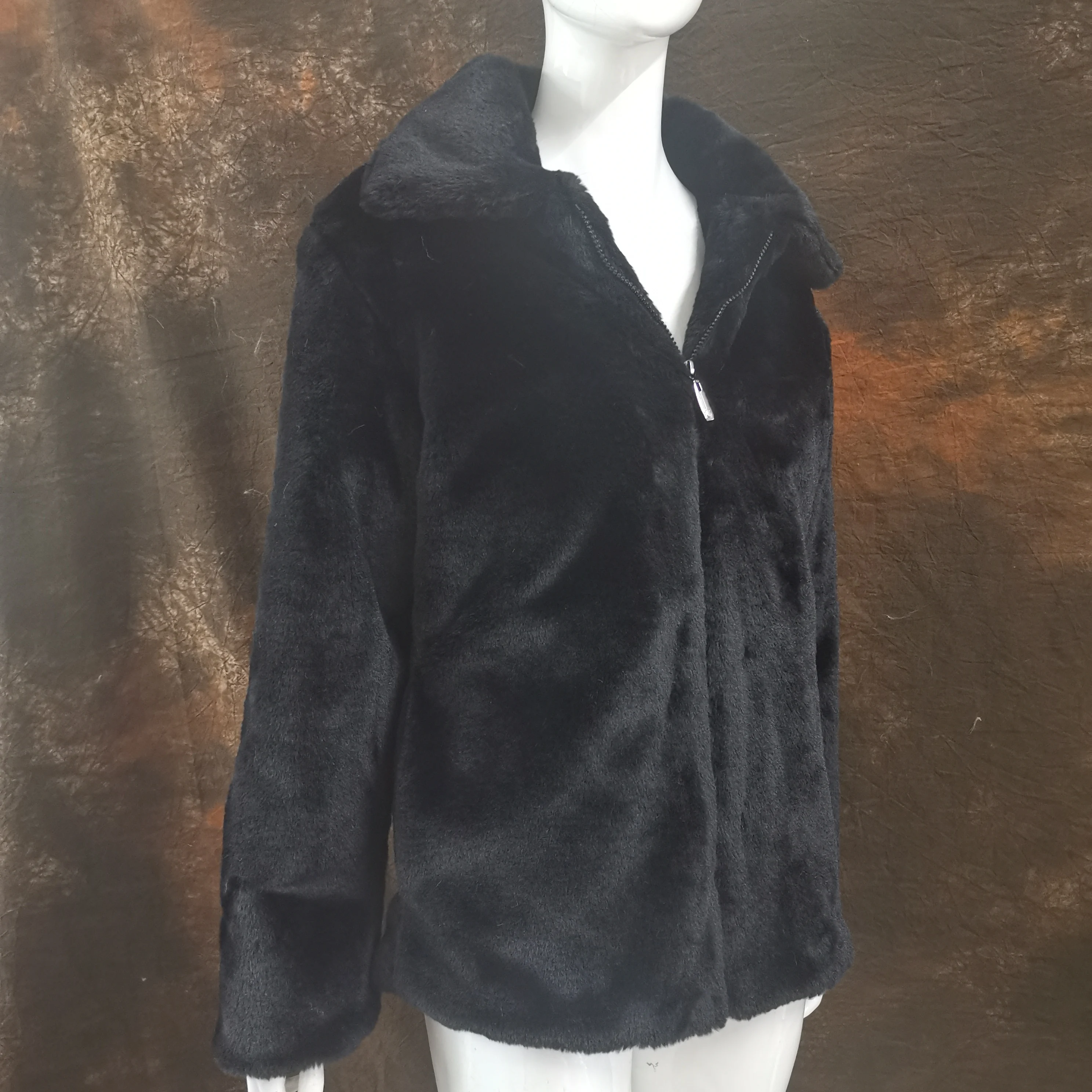 Пальто женское зимнее из искусственного меха кролика Рекс с рукавами спущенными