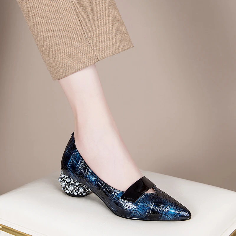 

2021 Spring Wedding Party Shoes Woman Classic Design Shoes For Women Sweet Pearl Decoration rouned Heeled ladies Pumps