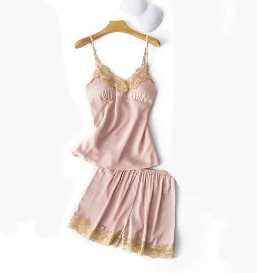 Пикантный пижамный комплект женский топ на бретельках короткие штаны пеньюар