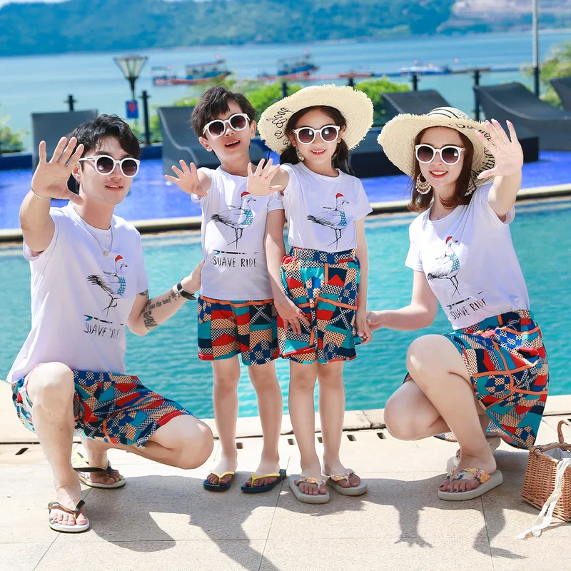 2020 Семейные одинаковые наряды футболка для матери и дочери + юбка летний сын