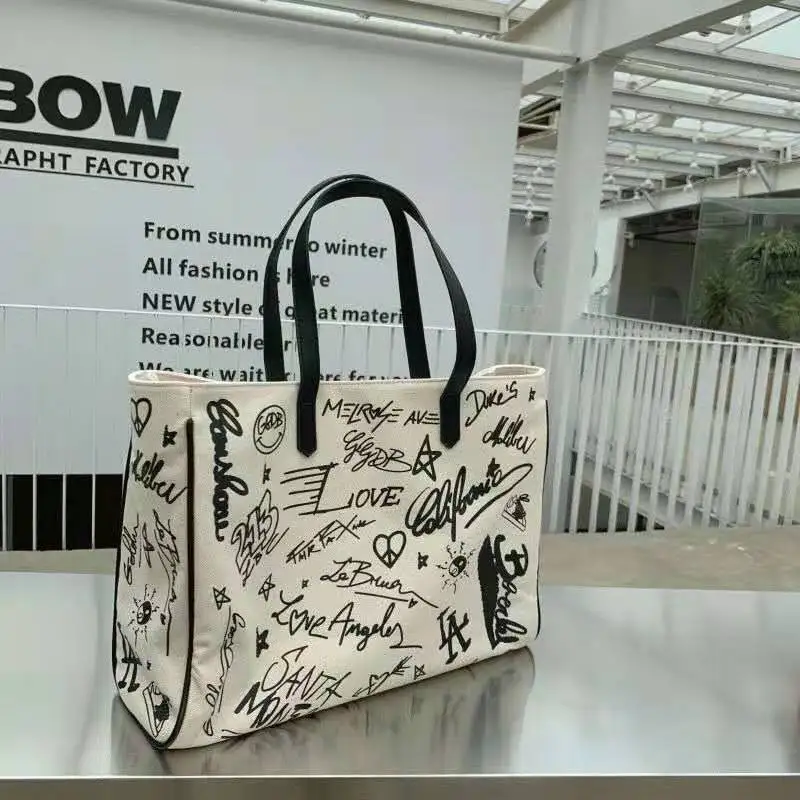 

Graffiti Canvas Bag Women 2021 New Trendy Student Large Capacity Messenger Bag Fashion Portable Tote School Bag White Travel Bag