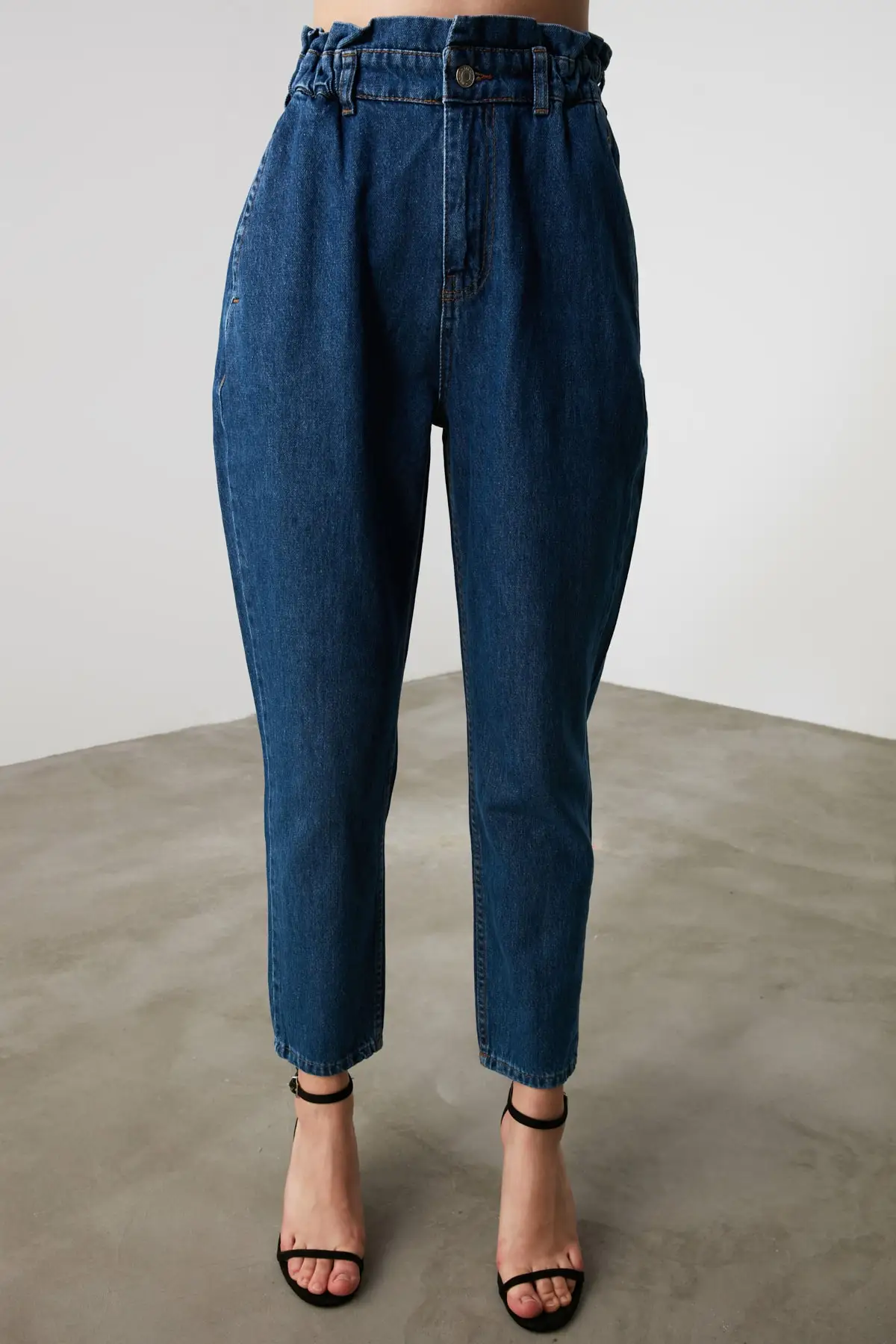 

Trendyol Beli Wheel Super High Waist Mom Jeans TWOAW21JE0488