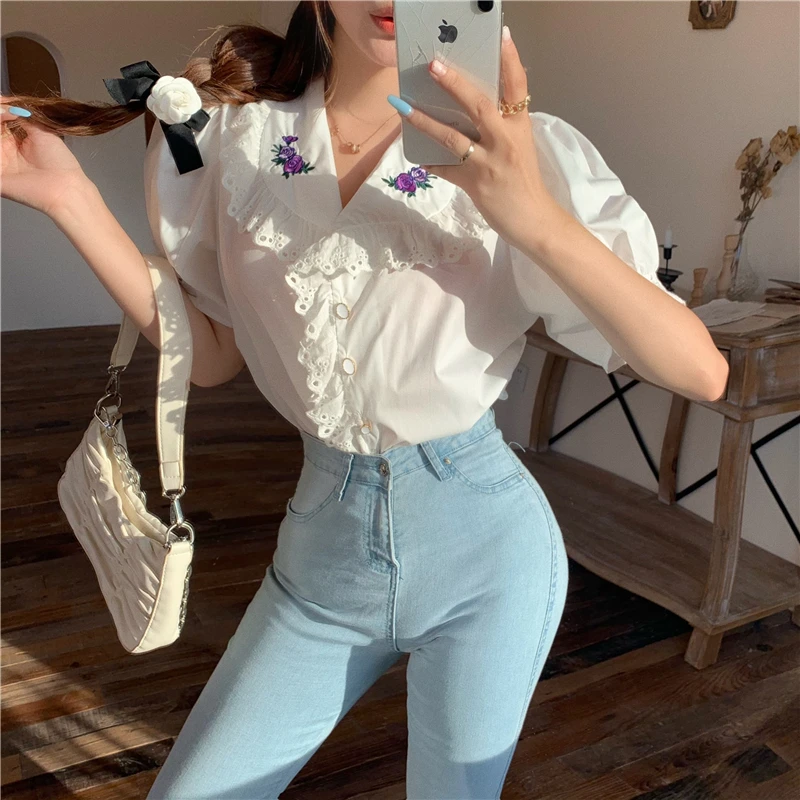 

COIGARSAM French Style Embroidery Shirt Womens tops Vintage Peter pan Collar Puff Sleeve Women shirts White 3323